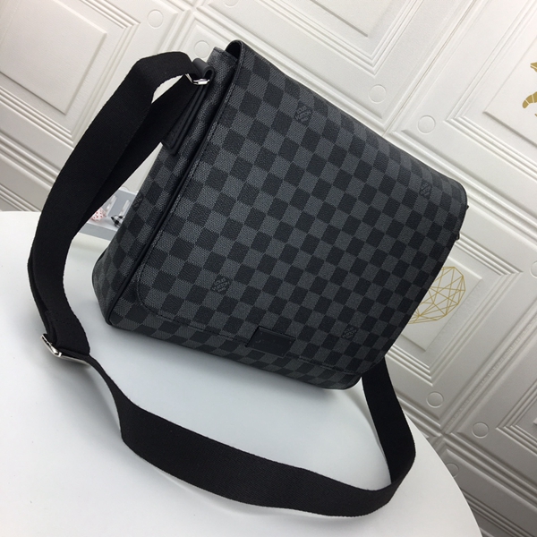 ルイヴィトンバッグ背面デザイン